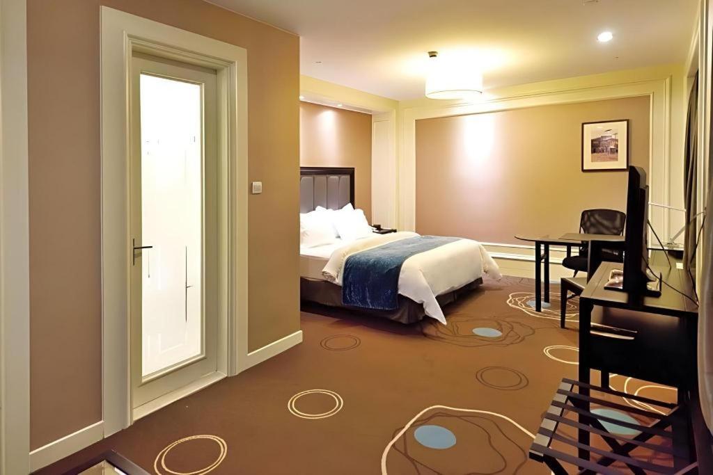 Hotel Jinjiang Metropolo Classiq Ymca People Square 4*