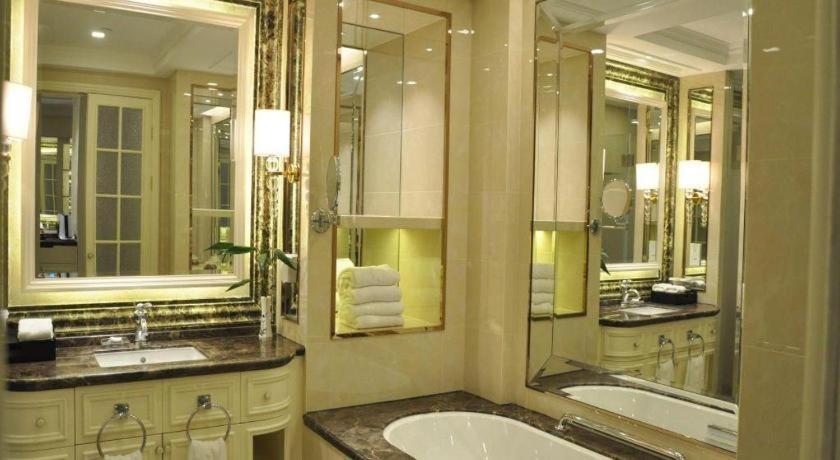 Jinjiang Metropolo Classiq Ymca People Square 4*