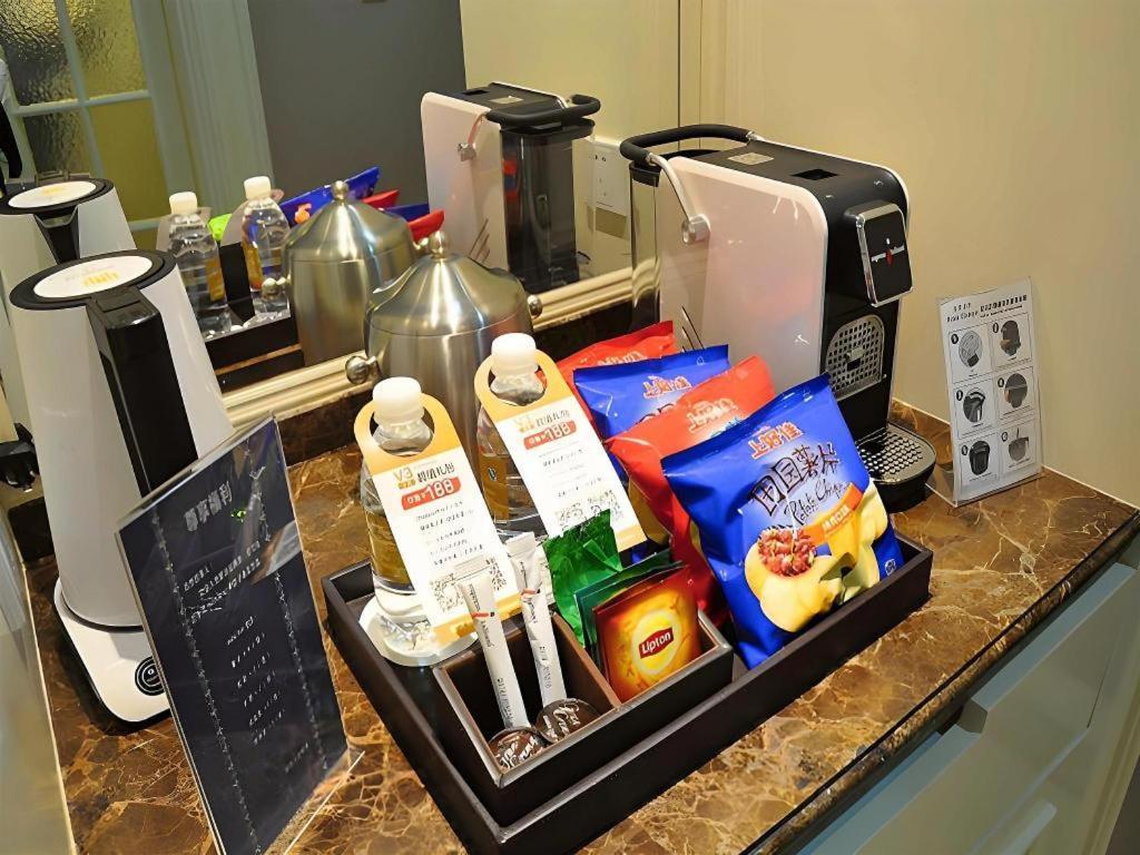 Jinjiang Metropolo Classiq Ymca People Square Hotel 4*