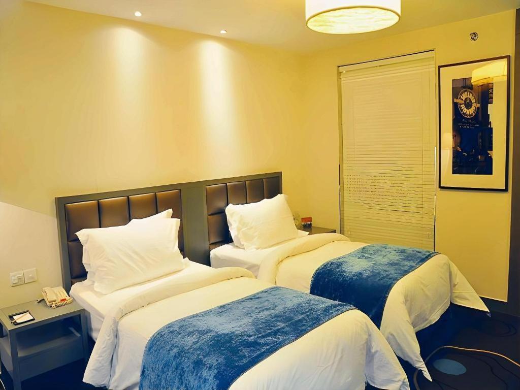 Jinjiang Metropolo Classiq Ymca People Square Hotel 4*